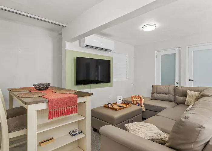 Cozy 4 Guest Apt With Air Conditioning, Free Parking & Wi-Fi