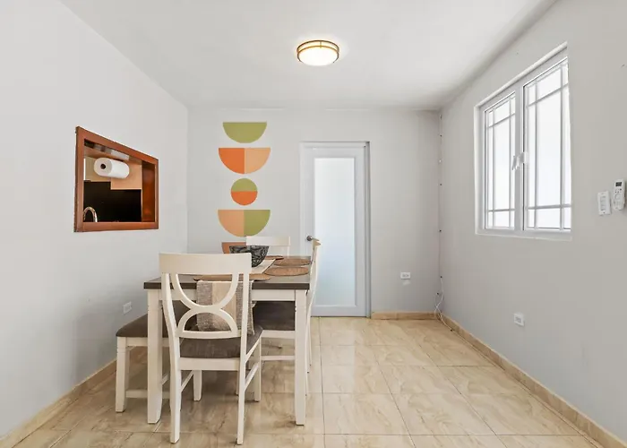 Comfortable Home For 6 Near Airport & Beaches