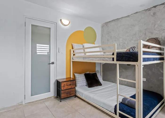 Comfortable Home For 6 Near Airport & Beaches